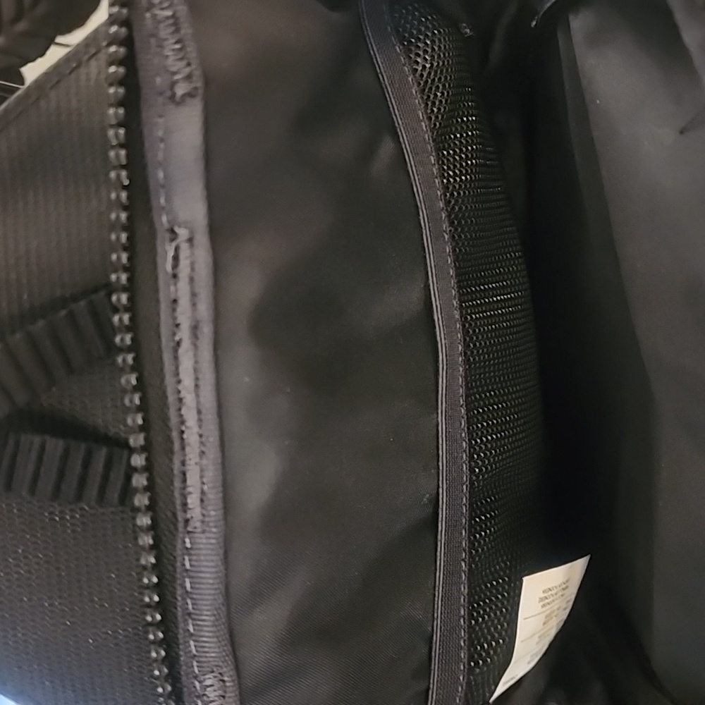 Nike Kyrie Crossbody Sling Bag In Black  NWOT - Picture 2 of 6